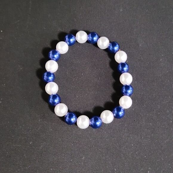 Handmade White and Blue beaded bracelet - Picture 3 of 3